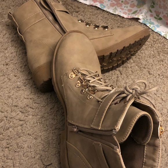 Shoes - Picture 2 of 5